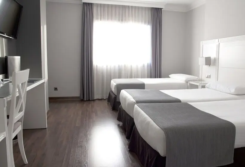 Standard Kolmen Hengen Huone, uVe Alcobendas