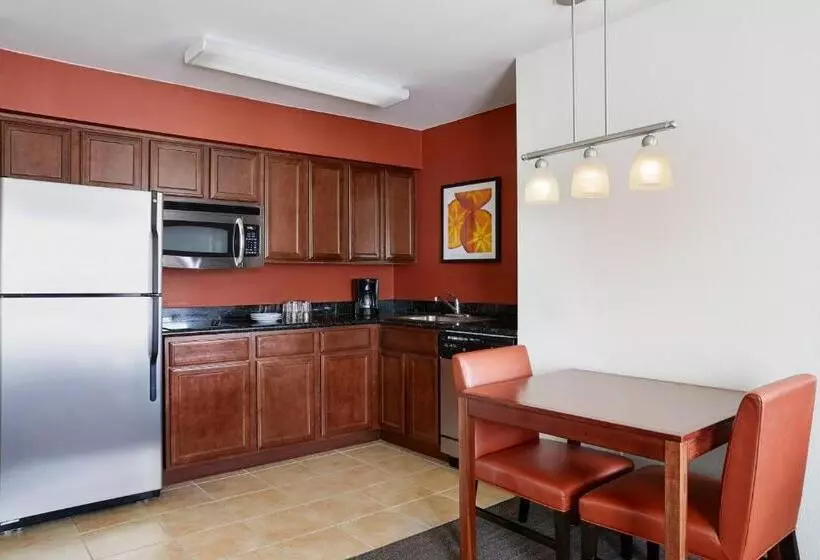 سوئیت با تخت بزرگ, Residence Inn Temple