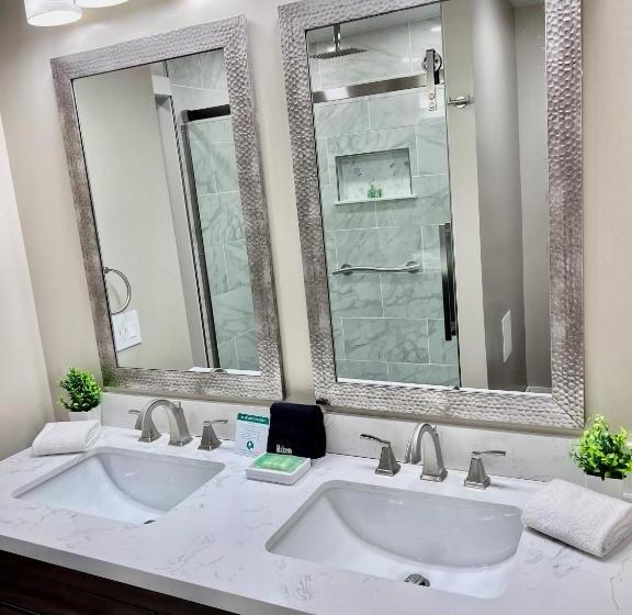 带大床的标准间, Hershey Farm Resort