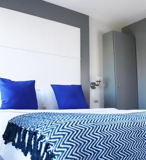 带大床的标准间, The Ridge