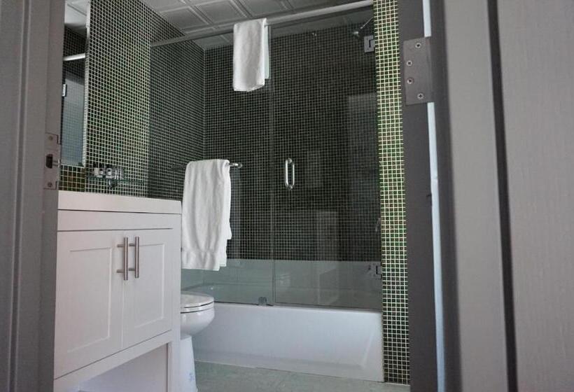 带大床的标准间, The Ridge