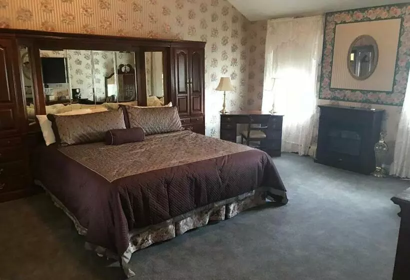 キングサイズベッドのスイートルーム, Longhouse Manor B&b