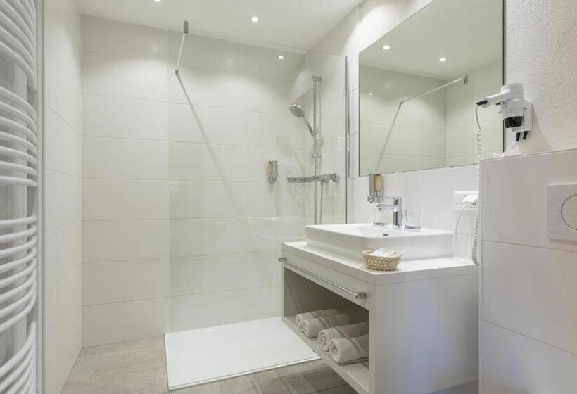 Семейный Номер, Burgstall