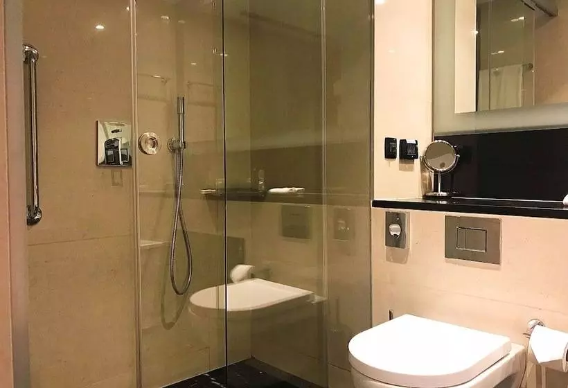 キングサイズベッドのスタンダードルーム, Doubletree By Hilton Zagreb