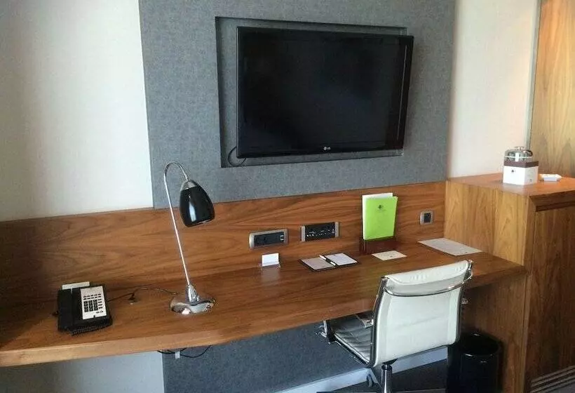 キングサイズベッドのスタンダードルーム, Doubletree By Hilton Zagreb
