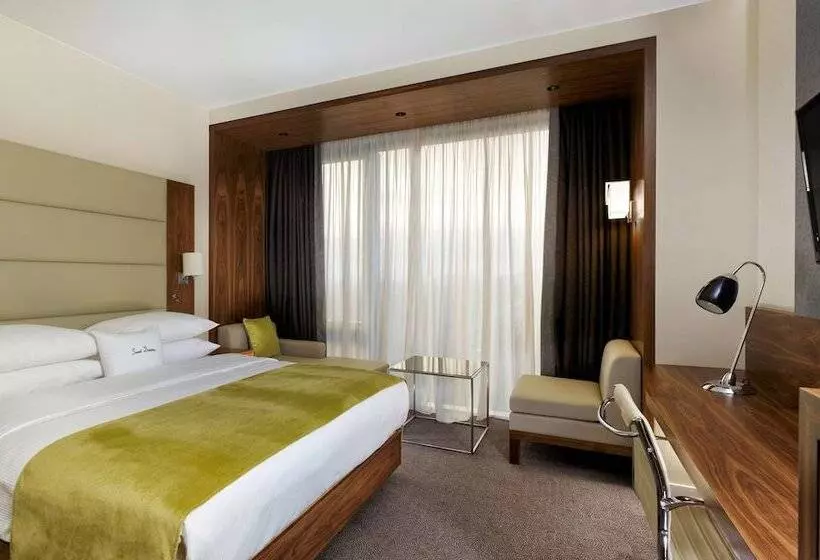 キングサイズベッドのスタンダードルーム, Doubletree By Hilton Zagreb