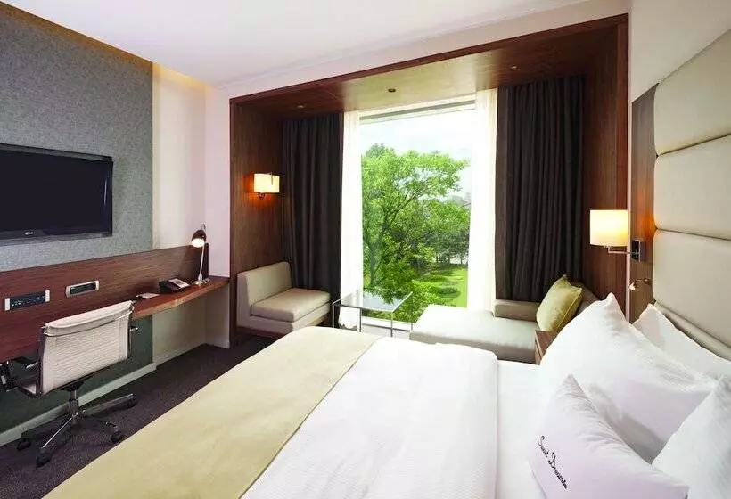 身障者適用キングサイズベッドルーム, Doubletree By Hilton Zagreb