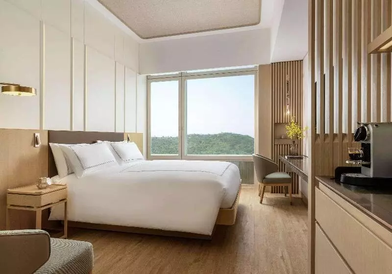 キングサイズベッドのスタンダードルーム, Doubletree By Hilton Zagreb