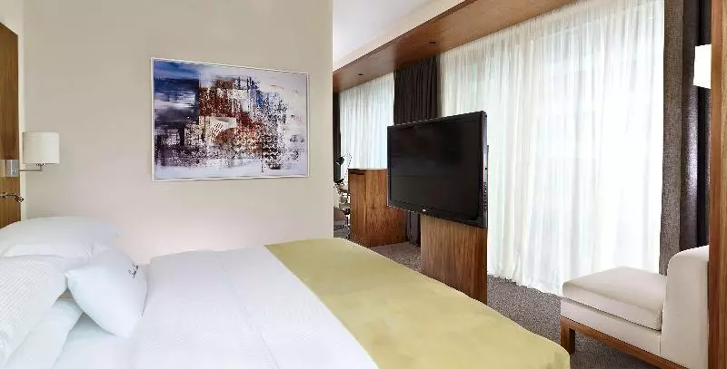 キングサイズベッドのデラックスルーム, Doubletree By Hilton Zagreb