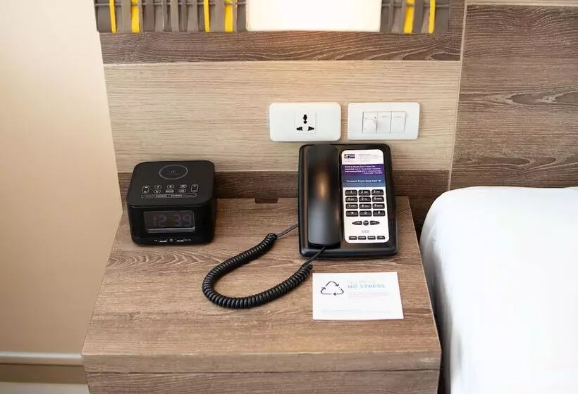 プールビュースタンダードルーム, Holiday Inn Express Phuket Patong Beach Central, An Ihg