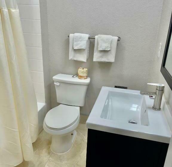 キングサイズベッドのスタンダードルーム, Bradbury Inn