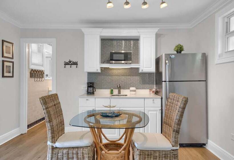 جناح, Atlantic Bay Resort