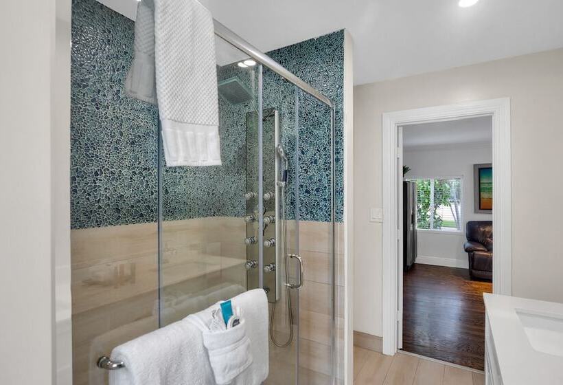 جناح ملكى غرفتين نوم, Atlantic Bay Resort