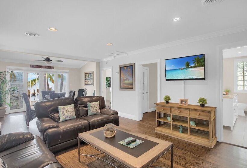 جناح ملكى غرفتين نوم, Atlantic Bay Resort