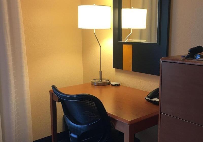 带大床的标准间, Fairfield Inn And Suites By Marriott Dallas Mansfield