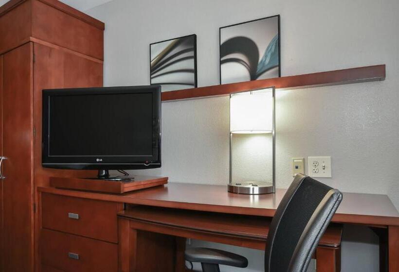 Стандартный Номер Кровать Кинг, Courtyard Charlotte Concord