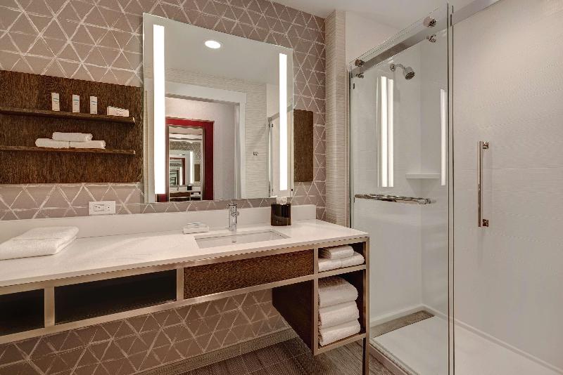 带大床的标准间, Hampton Inn And Suites Dumas