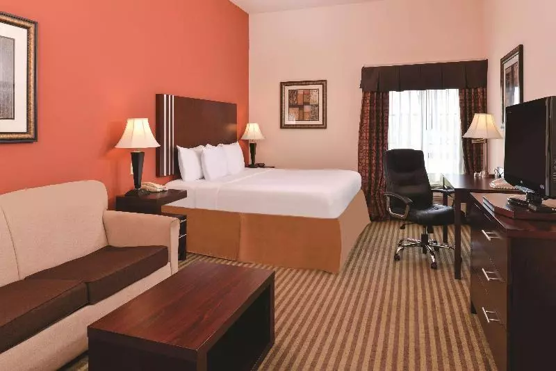 キングサイズベッドのデラックスルーム, La Quinta Inn & Suites By Wyndham Woodward
