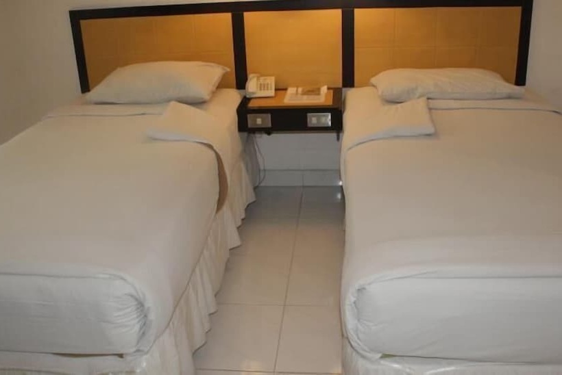 Номер Deluxe, Nikki