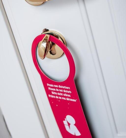 اتاق لوکس, Pushkin