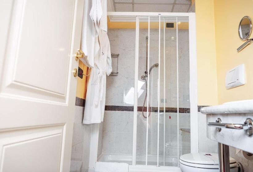 اتاق لوکس, Pushkin