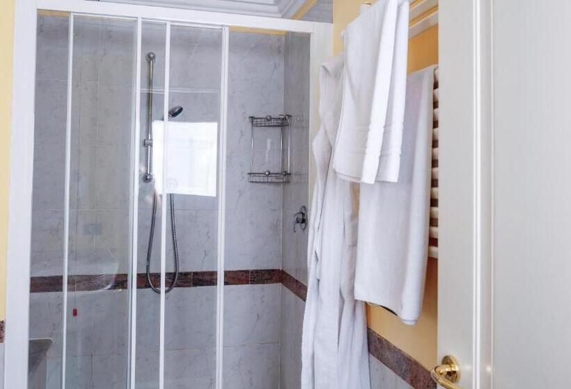 اتاق لوکس, Pushkin