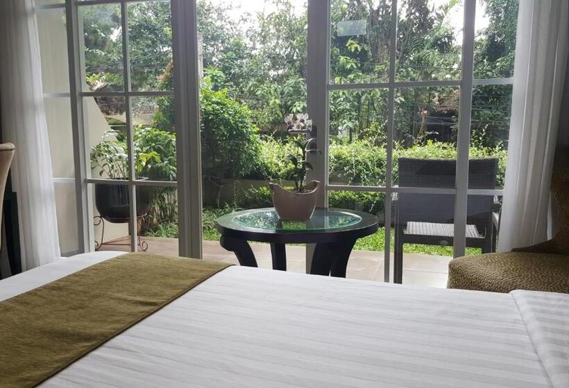 Номер Deluxe с Балконом, The Mirah Hotel Bogor