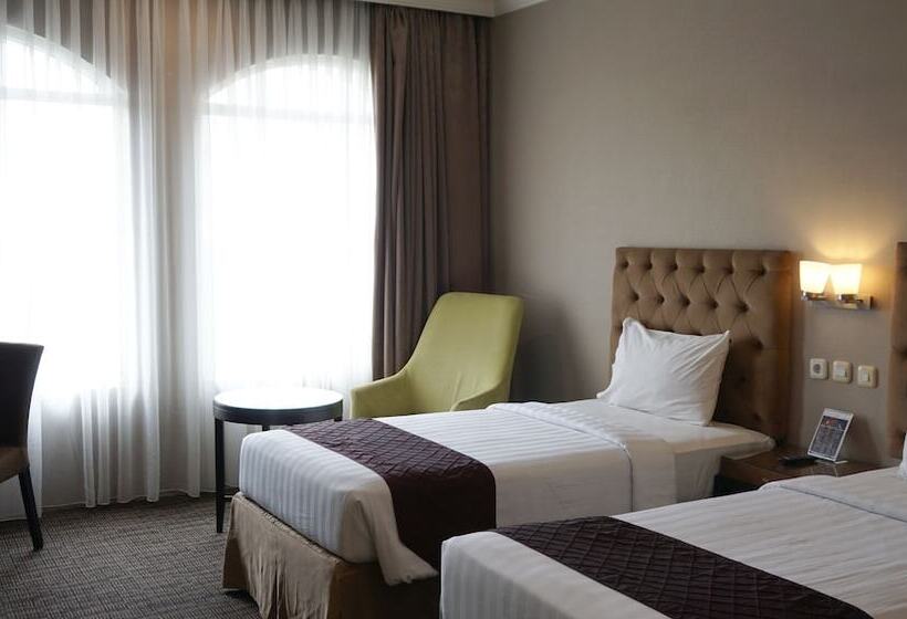 Номер Deluxe, The Mirah Hotel Bogor