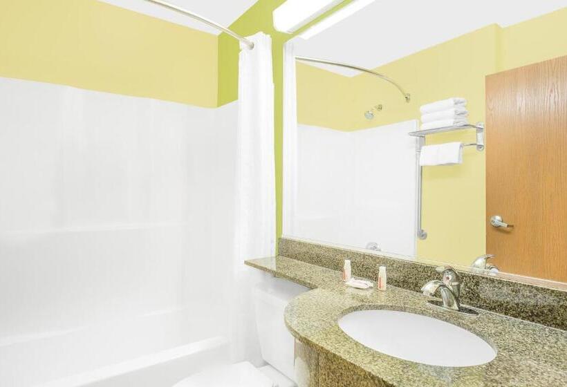 غرفة قياسية مزوَّدة بجاكوزي, Microtel Inn & Suites By Wyndham Tuscumbia/muscle Shoals