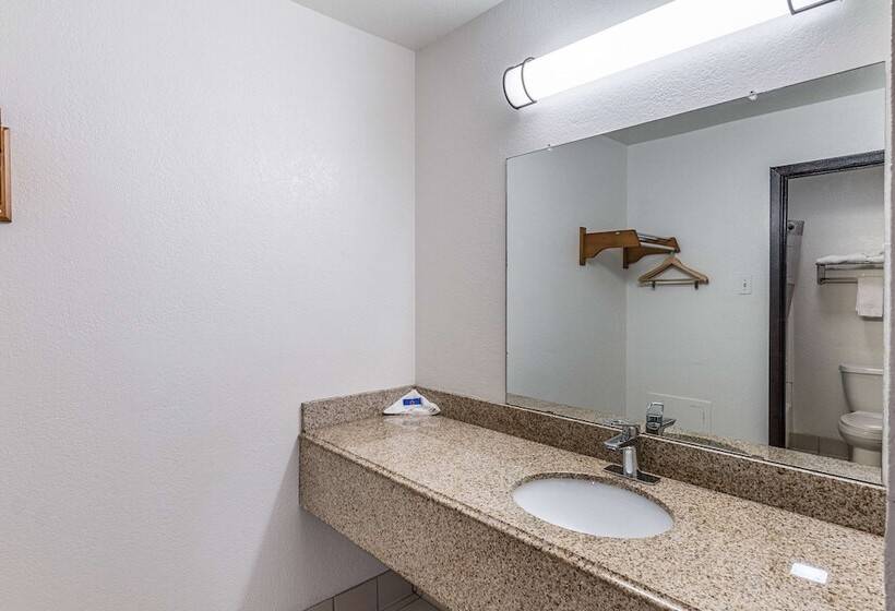 غرفه قياسيه سريرين مزدوجين, Motel 6 Lancaster, Tx  Desoto  Lancaster