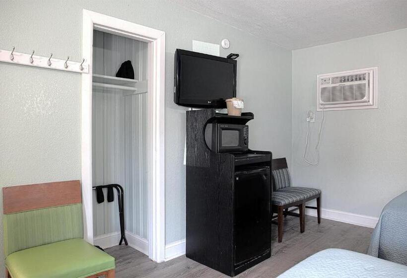 غرفه قياسيه سريرين مزدوجين, Colonial Inn