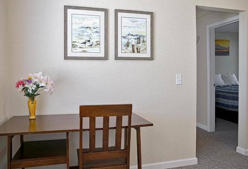 شقة غرفة واحدة مطلة على حمام السباحة, Colonial Inn