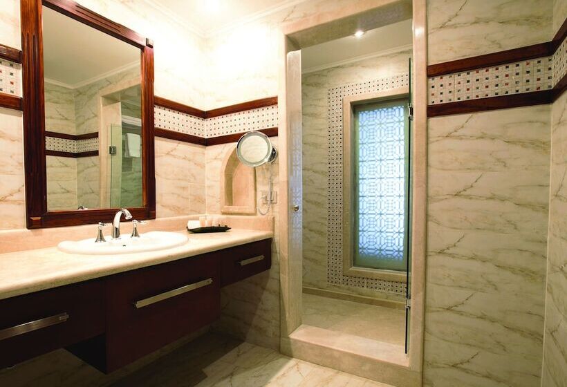 غرفة ديلوكس ذات إطلالة جانبية على البحر, Sunrise Arabian Beach Resort