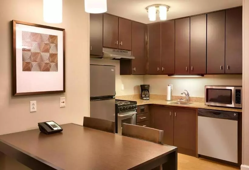 キングサイズベッドのスイートルーム, Towneplace Suites Omaha West