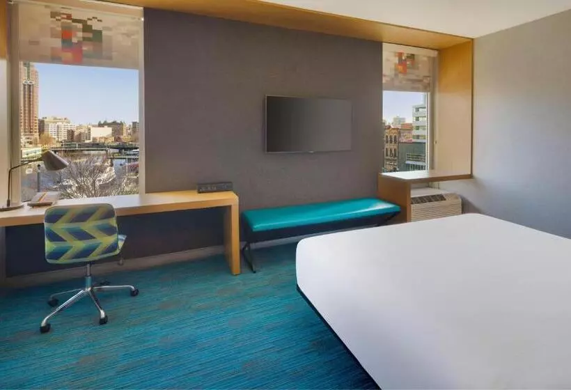 キングサイズベッドのデラックスルーム, Aloft Hotel Milwaukee Downtown