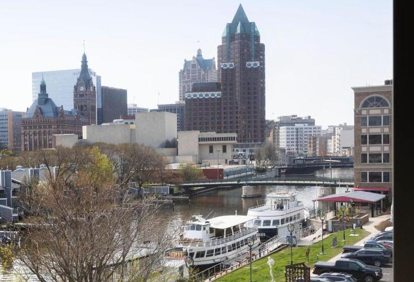 غرفة ديلوكس سرير كينج, Aloft Hotel Milwaukee Downtown