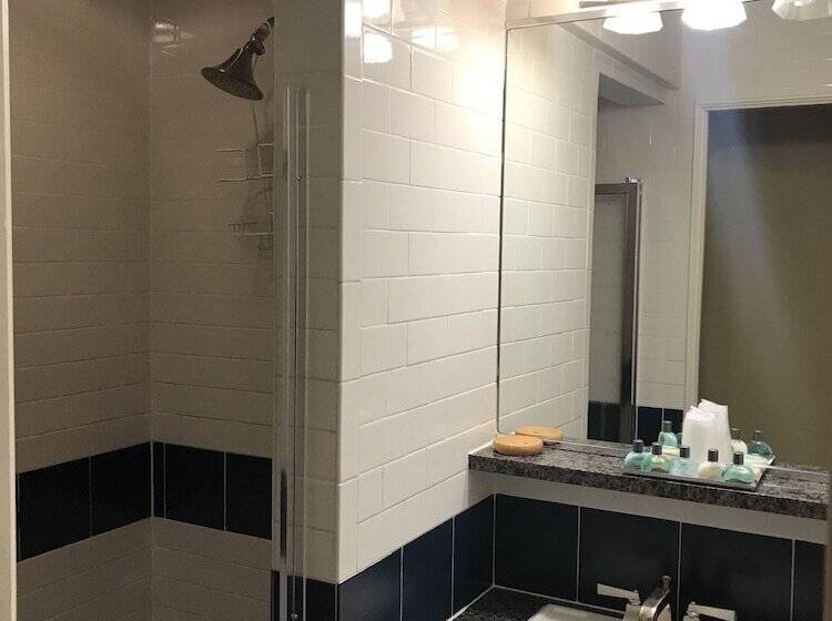 标准单人间, Chelsea Pines Inn