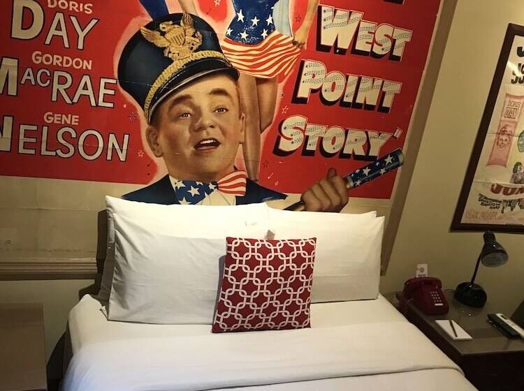 اتاق سوپریور, Chelsea Pines Inn