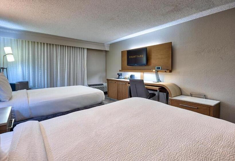 带2个双人床的标准工作室, Courtyard Hampton