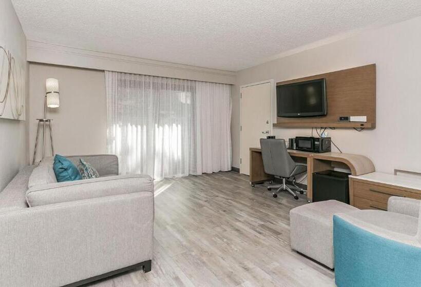 带双人大床的行政管理套房, Courtyard Hampton