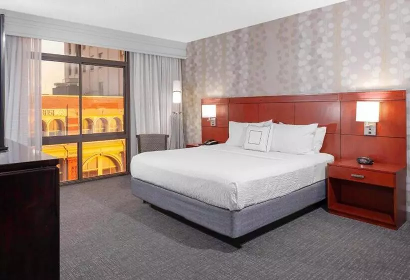 Suite King Bed