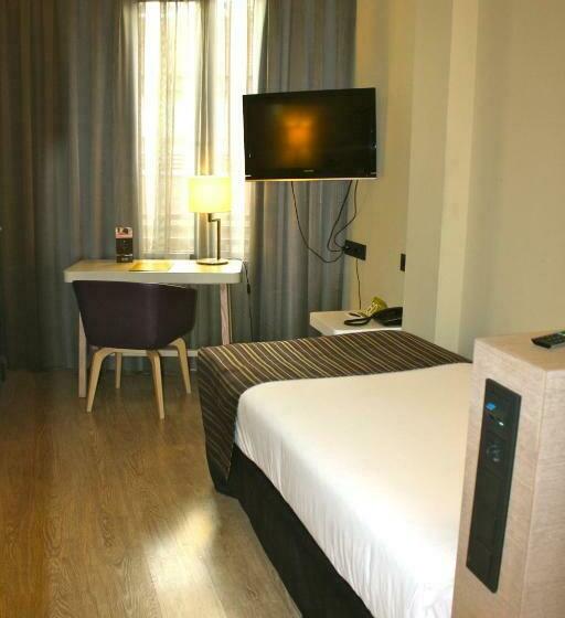 اتاق استاندارد یک نفره, Exe Moncloa