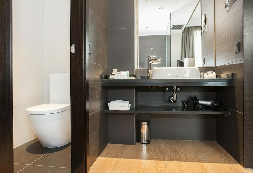 اتاق استاندارد, Exe Moncloa