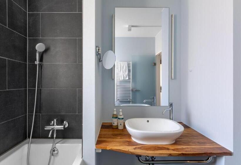 اتاق خانوادگی, Numa I Boxer Rooms And Apartments