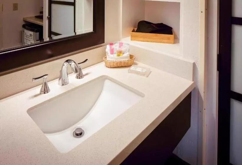 スタンダードルーム, Pines Inn & Suites
