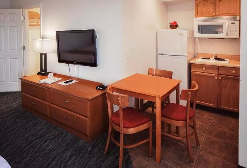 スイート, Pines Inn & Suites
