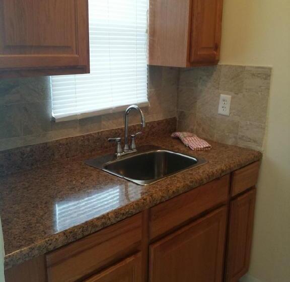 标准工作室, Shores Terrace