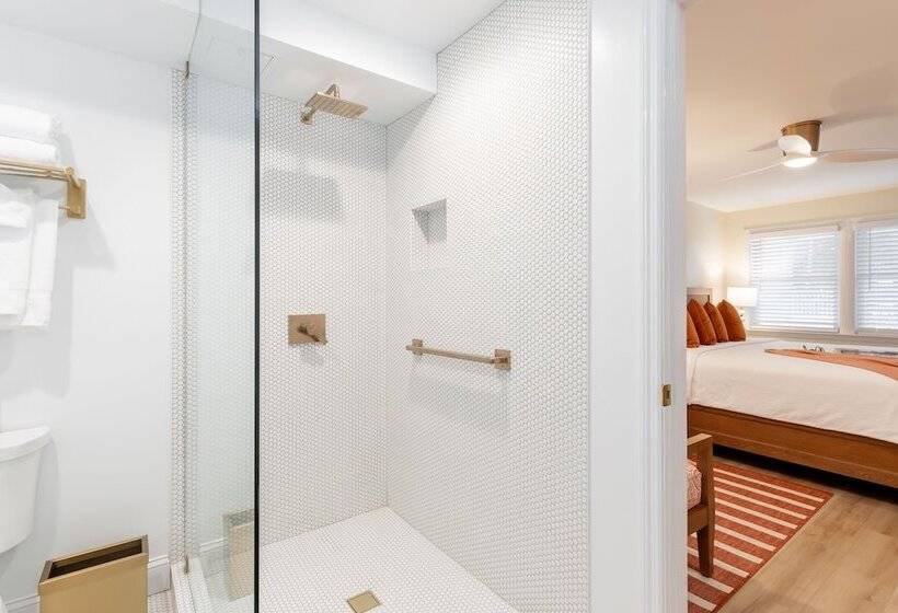 Люкс Премиум, The Beach Club On Madison Avenue