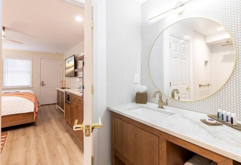 Люкс Премиум, The Beach Club On Madison Avenue