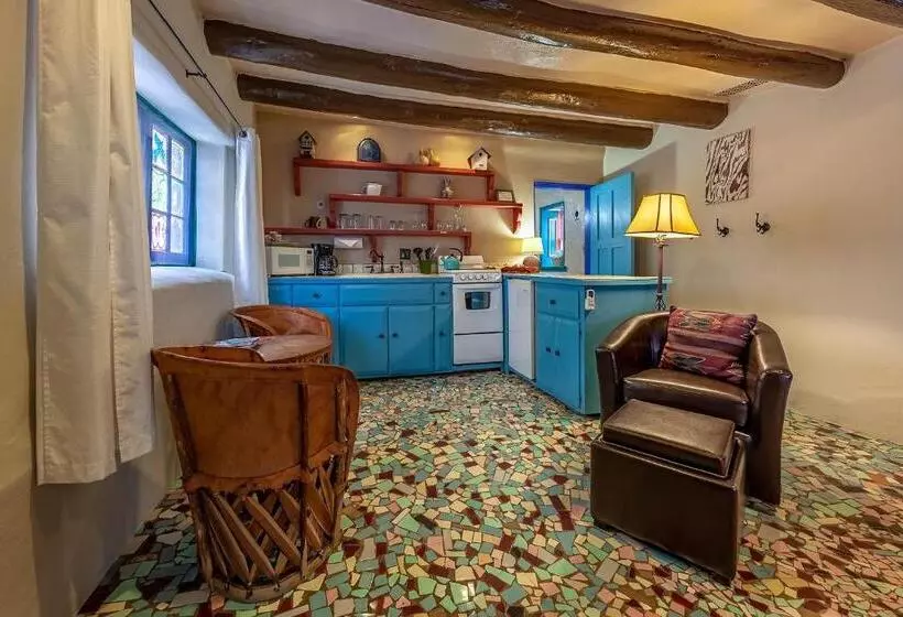 Sviitti Poreallas, Adobe And Pines Inn Bed And Breakfast